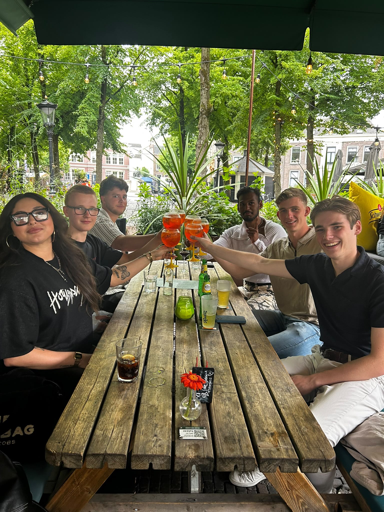 Jongeren van het LichtVerbond samen aan tafel